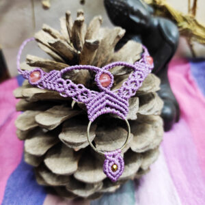 1673699769212 Collier violet