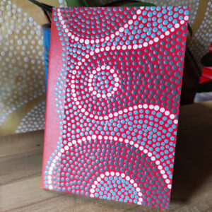 1673801004820 Carnet a6 couverture points rouges et gris