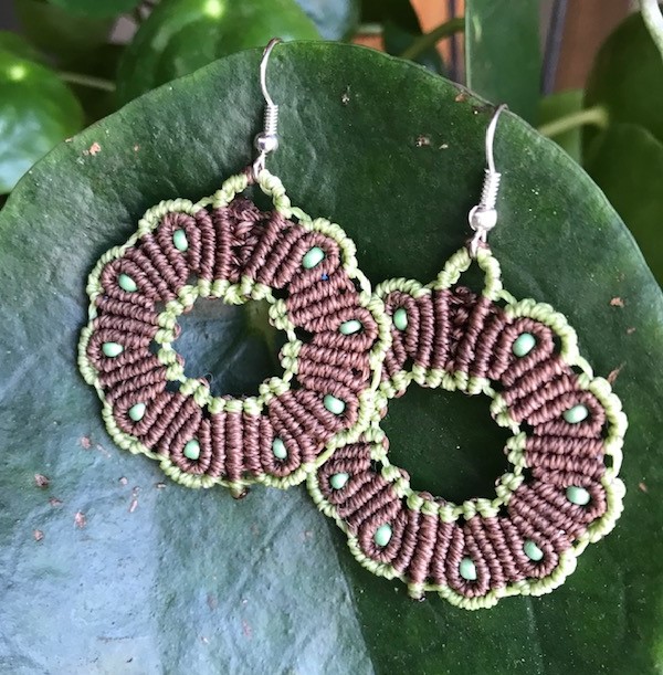 IMG_5528 Boucles d'oreilles Grandes fleurs marron