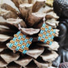 1675595660645 Boucles d'oreilles en micro macramé motif damier bleu et marron